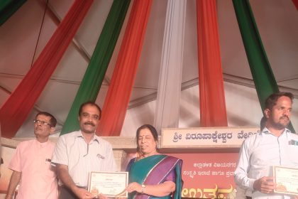 ಹಂಪಿ ಉತ್ಸವದ  ಕವಿಗೋಷ್ಠಿಯಲ್ಲಿ  ಭಾಗವಹಿಸಿದ್ದ ಮಹದೇವ್