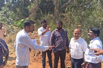 ಹಂದಿ ತ್ಯಾಜ್ಯ ವಿವಾದದ ಗ್ರಾಮಕ್ಕೆ ತಹಶೀಲ್ದಾರ್ ಭೇಟಿ