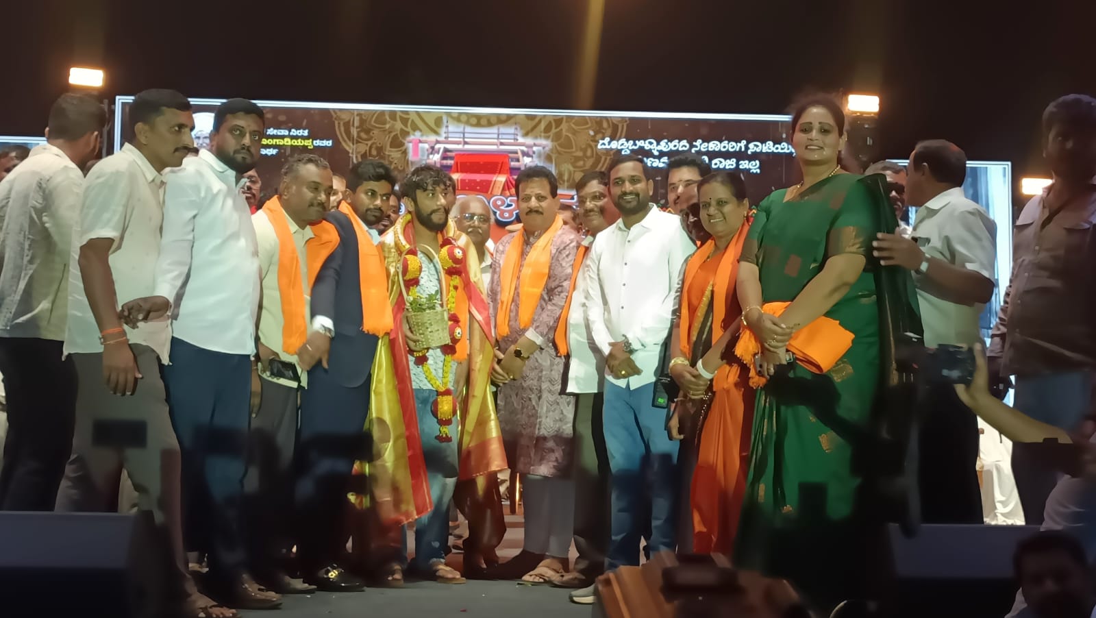 ಸಂಚಲನ ಸೃಷ್ಟಿಸಿದ ಸೀರೆ ಸಂತೆ