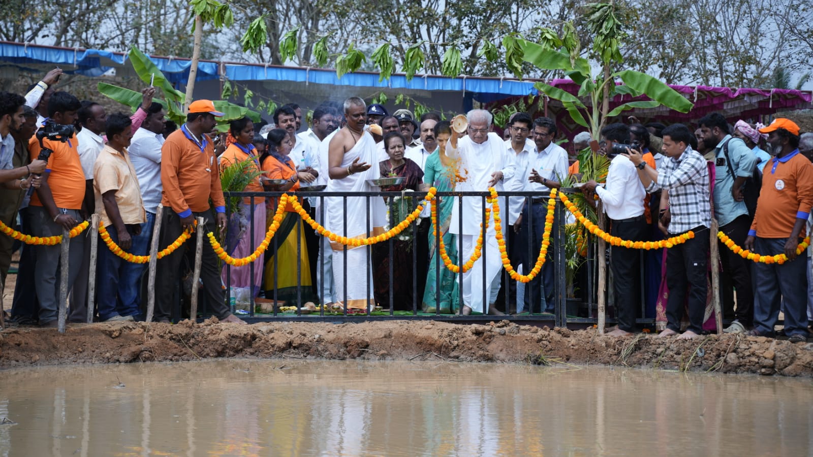 ವೀರೇಂದ್ರ ಹೆಗ್ಡೆ ಯವರಿಂದ ರಾಜಘಟ್ಟ-ನಂದಿಕುಂಟೆ ಕೆರೆ ಹಸ್ತಾಂತರ