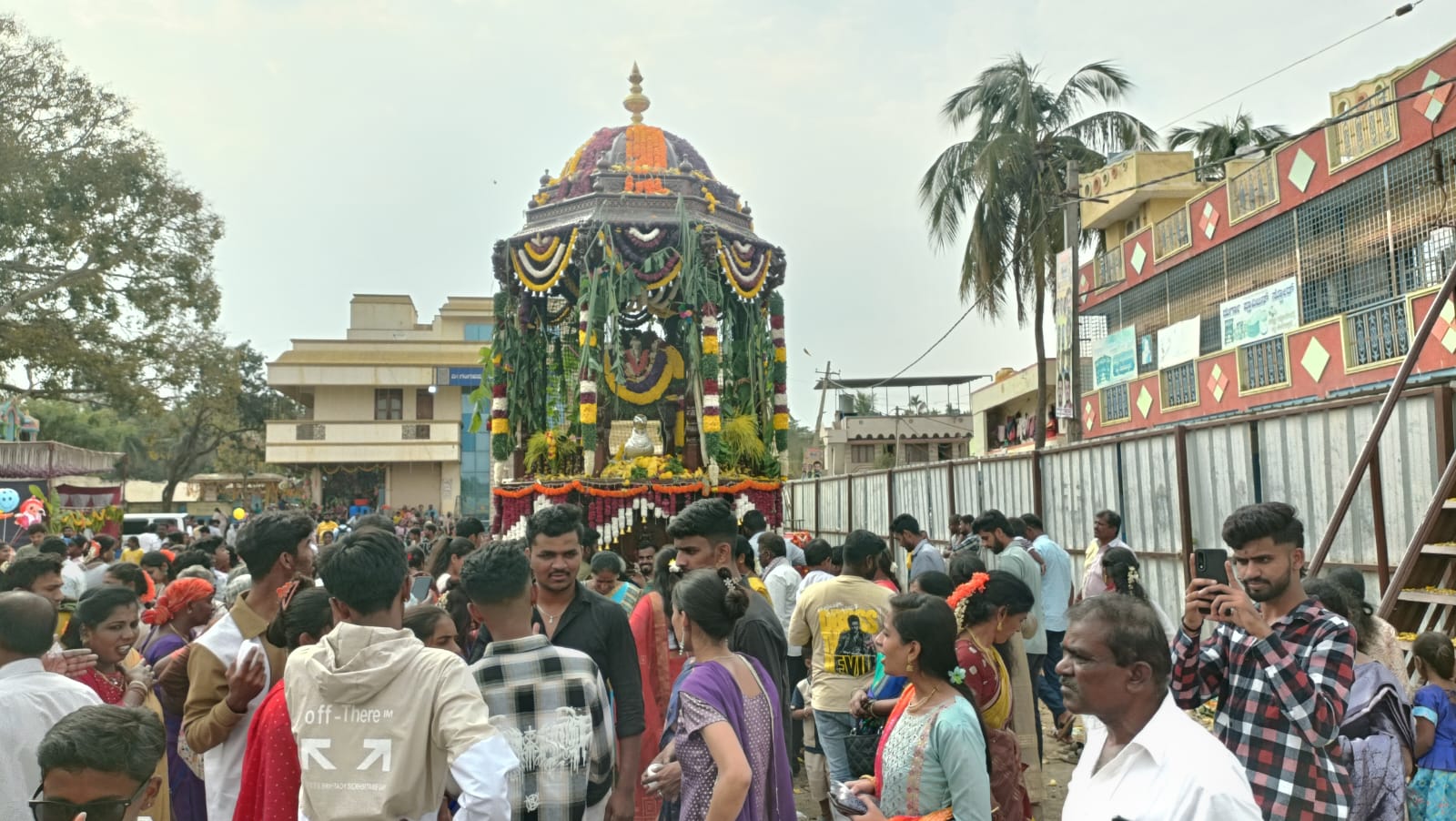 ವೈಭವದ ಕನಸವಾಡಿ ಶನಿ ಮಹಾತ್ಮ ಸ್ವಾಮಿಯ ಬ್ರಹ್ಮ ರಥೋತ್ಸವ ಸಂಪನ್ನ