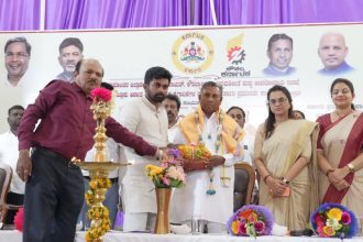 ಕೈಗಾರಿಕೆಗಳಿಗೆ ಭೂಮಿ ನೀಡಿದ ರೈತರ ಮಕ್ಕಳಿಗೆ ಉದ್ಯೋಗ ನೀಡಬೇಕು- ಸಚಿವ ಮುನಿಯಪ್ಪ