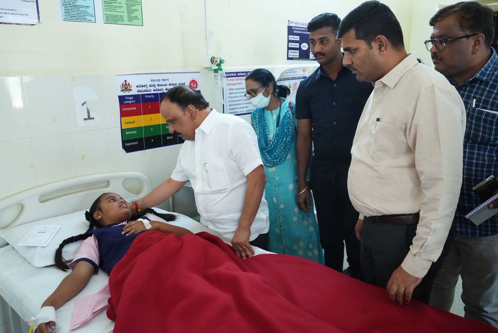 ಕಿತ್ತೂರು ರಾಣಿ ಚನ್ನಮ್ಮ ವಸತಿ ಶಾಲೆಯಲ್ಲಿ ಕಲುಷಿತ ಆಹಾರ ಸೇವನೆ 26 ವಿದ್ಯಾರ್ಥಿಗಳು ಅಸ್ವಸ್ಥ