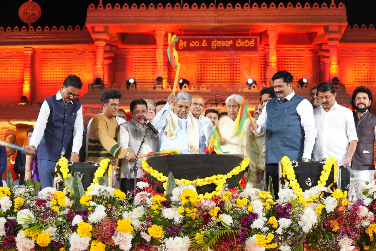 ಪ್ರತಿ ವರ್ಷದ ನವೆಂಬರ್ 3, 4, 5 ರಂದು ಹಂಪಿ ಉತ್ಸವ