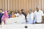 ರೇಷ್ಮೆ ನಿಗಮದಿಂದ ಸಿಎಂ ಪರಿಹಾರ ನಿಧಿಗೆ 30 ಕೋಟಿ ಚೆಕ್ ಹಸ್ತಾಂತರ