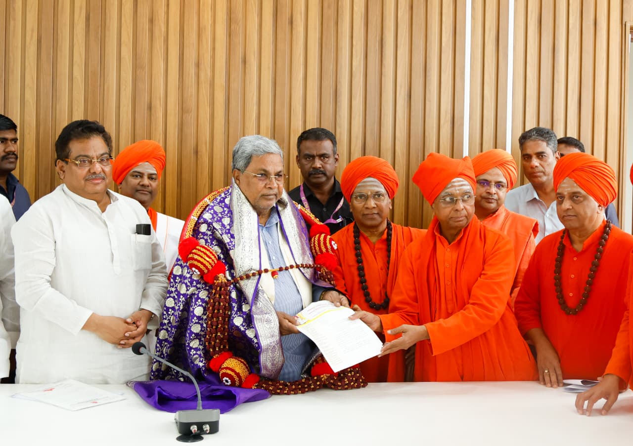 ಬಸವ ತತ್ವದ ಜಾಗತಿಕ ವಿಸ್ತರಣೆಗೆ ವಚನ ವಿಶ್ವವಿದ್ಯಾಲಯ: ಸಿಎಂಗೆ ಮನವಿ