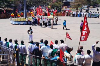 ಕೇಂದ್ರ ಸರ್ಕಾರದ ವಿರುದ್ಧ ಮುಗಿಬಿದ್ದ ರೈತರು, ಕಾರ್ಮಿಕರು