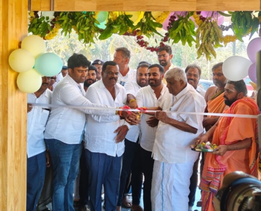 ಸಿರಿ ಕಂಫರ್ಟ್ ರೆಸ್ಟೋರೆಂಟ್ ಉದ್ಘಾಟಿಸಿದ ಮಾಜಿ ಸಚಿವ ಹೆಚ್.ಡಿ.ರೇವಣ್ಣ