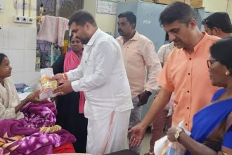 ರೋಗಿಗಳಿಗೆ ಹಣ್ಣು, ವೃದ್ದರಿಗೆ ಬಟ್ಟೆ ಮತ್ತು ಹೊದಿಕೆ ವಿತರಿಸಿದ ಬಿಜೆಪಿ ಮುಖಂಡ ಬಿಸಿ ಹನುಮಂತೇಗೌಡ