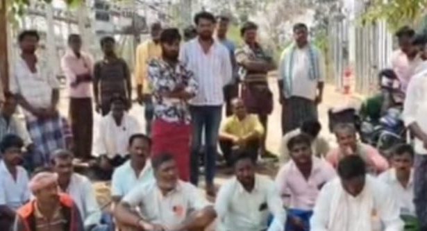 ಬೆಸ್ಕಾಂ ಎಇಇ ಕಾರಿಗೆ ರೈತರ ಮುತ್ತಿಗೆ