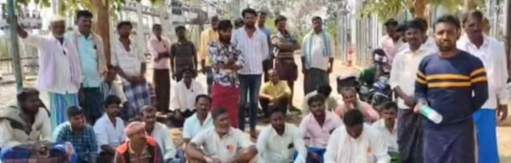 ಬೆಸ್ಕಾಂ ಎಇಇ ಕಾರಿಗೆ ರೈತರ ಮುತ್ತಿಗೆ