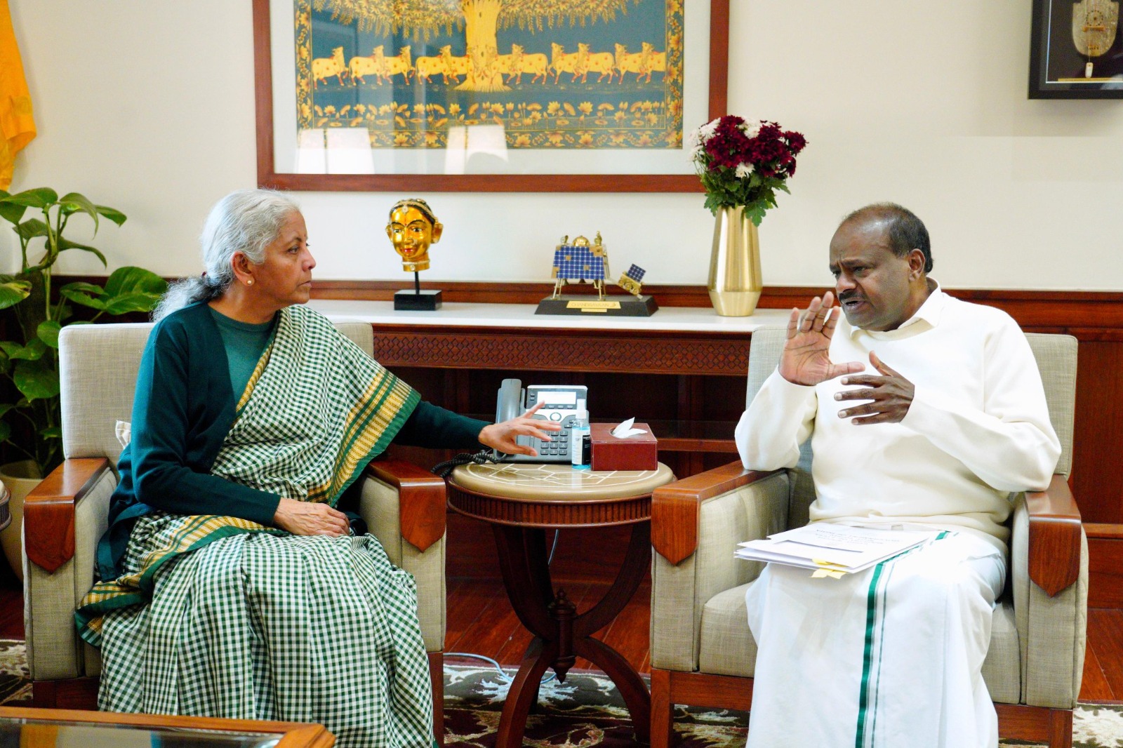 ಕೇಂದ್ರ ವಿತ್ತ ಸಚಿವೆ ನಿರ್ಮಲಾ ಅವರೊಂದಿಗೆ ಕೇಂದ್ರ ಸಚಿವ ಕುಮಾರಸ್ವಾಮಿ ಮಹತ್ವದ ಚರ್ಚೆ