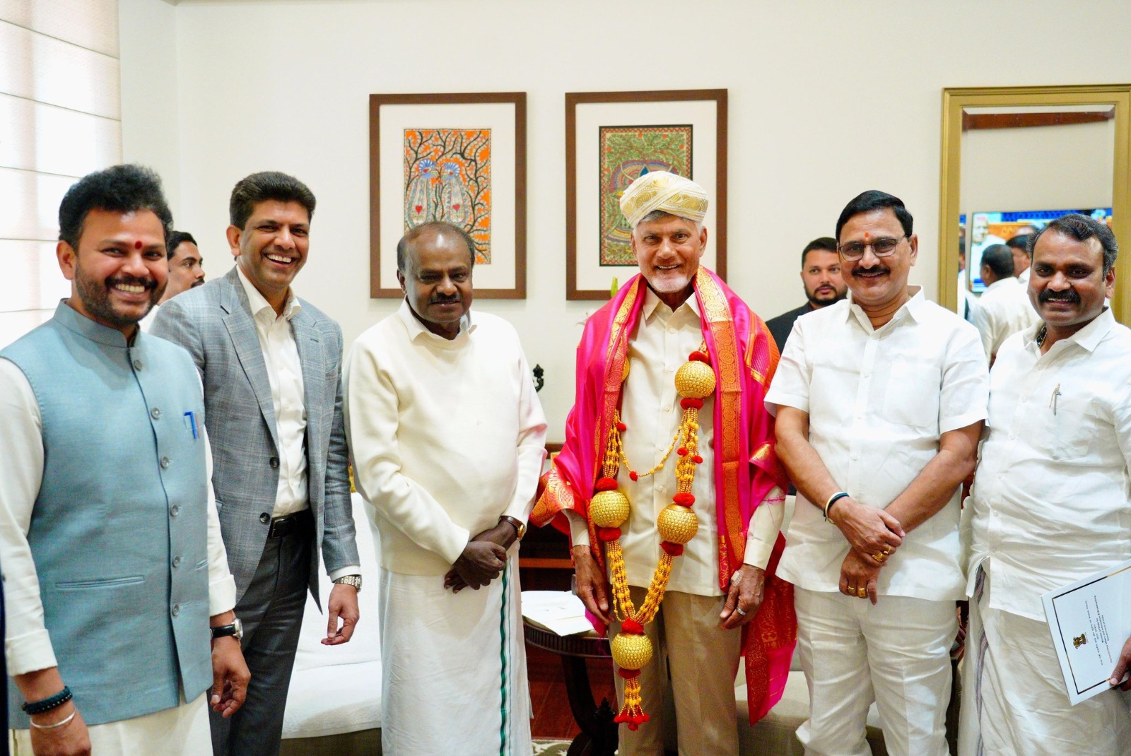 ಆಂಧ್ರದ ಸಿಎಂ ನಾಯ್ಡು ಮತ್ತು ಕೇಂದ್ರ ಸಚಿವ ಕುಮಾರಸ್ವಾಮಿ ಮಹತ್ವದ ಚರ್ಚೆ