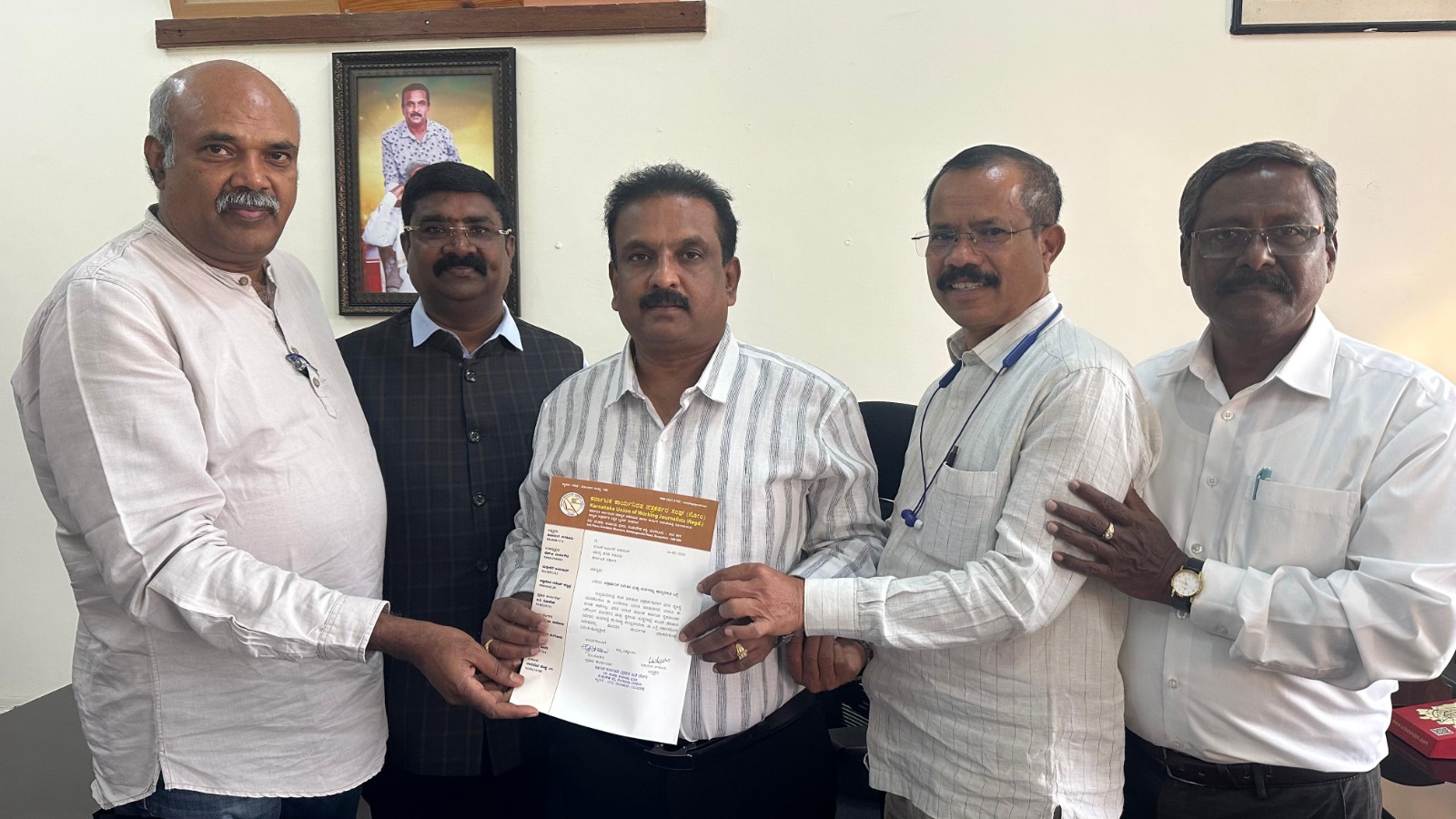 ಪತ್ರಕರ್ತರಿಗೆ ಶೇ.5ರಷ್ಟು ನಿವೇಶನ ಮೀಸಲಿಡಲು ಮನವಿ ಸಲ್ಲಿಸಿದ ರಾಜ್ಯಾಧ್ಯಕ್ಷರು