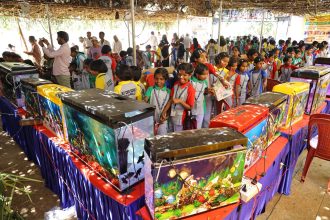 ಫಲಪುಷ್ಪ ಪ್ರದರ್ಶನಕ್ಕೆ ಭೇಟಿ ನೀಡಿದ ಗೊಲ್ಲಹಳ್ಳಿಯ ಜೆಟ್ ಸಿಬಿಎಸ್‌ಇ ಶಾಲೆಯ ವಿದ್ಯಾರ್ಥಿಗಳು