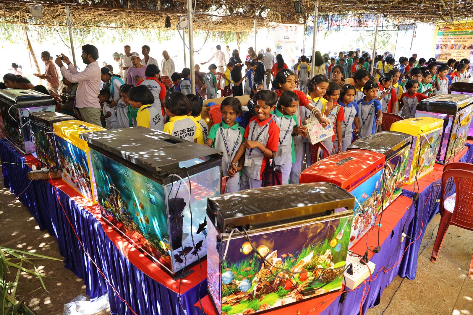 ಫಲಪುಷ್ಪ ಪ್ರದರ್ಶನಕ್ಕೆ ಭೇಟಿ ನೀಡಿದ ಗೊಲ್ಲಹಳ್ಳಿಯ ಜೆಟ್ ಸಿಬಿಎಸ್‌ಇ ಶಾಲೆಯ ವಿದ್ಯಾರ್ಥಿಗಳು