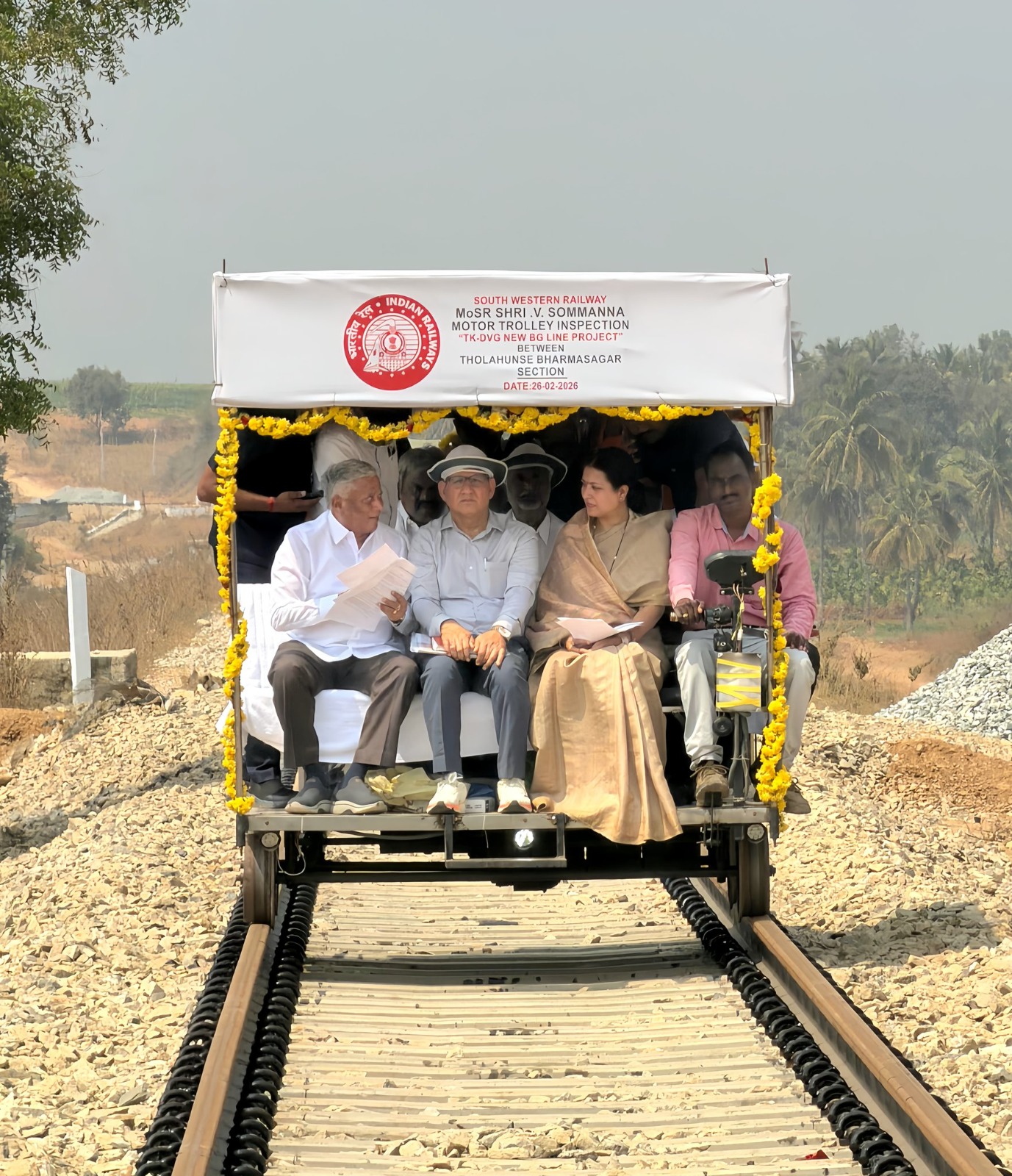 ತುಮಕೂರು –ಚಿತ್ರದುರ್ಗ-ದಾವಣಗೆರೆ ನೂತನ ರೈಲ್ವೆ ಮಾರ್ಗ ಪರಿಶೀಲಿಸಿದ ಸೋಮಣ್ಣ