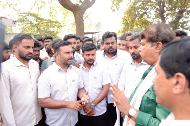 ಕೆಎಸ್ಐಸಿ(ರೇಷ್ಮೆ) ಫಿಲೇಚರ್ ಕಾರ್ಖಾನೆಯ ಜಾಗದಲ್ಲಿ ಕ್ರೀಡಾಂಗಣ ನಿರ್ಮಾಣಕ್ಕೆ ಪ್ರತಿಭಟನೆ