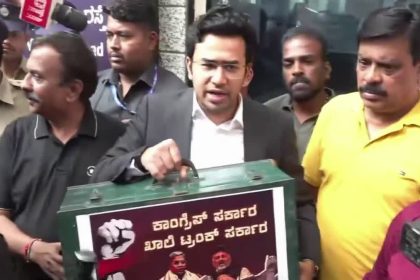 ಮೆಟ್ರೋ ದರ ಏರಿಕೆ ವಿರುದ್ಧ ಖಾಲಿ ಟ್ರಂಕ್ ಹಿಡಿದು ಪ್ರತಿಭಟನೆ