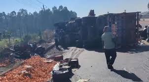 ಆರೆಂಜ್ ತುಂಬಿದ ಲಾರಿಯೊಂದು ಪಲ್ಟಿ ಅಪಾರ ನಷ್ಟ