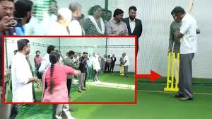 ಸಚಿವೆ ಲಕ್ಷ್ಮೀ ಹೆಬ್ಬಾಳಕರ್ ಎಸೆದ ಬೌಲಿ​​​​ಗೆ ಜಾರಕಿಹೊಳಿ ಕ್ಲೀನ್ ಬೋಲ್ಡ್