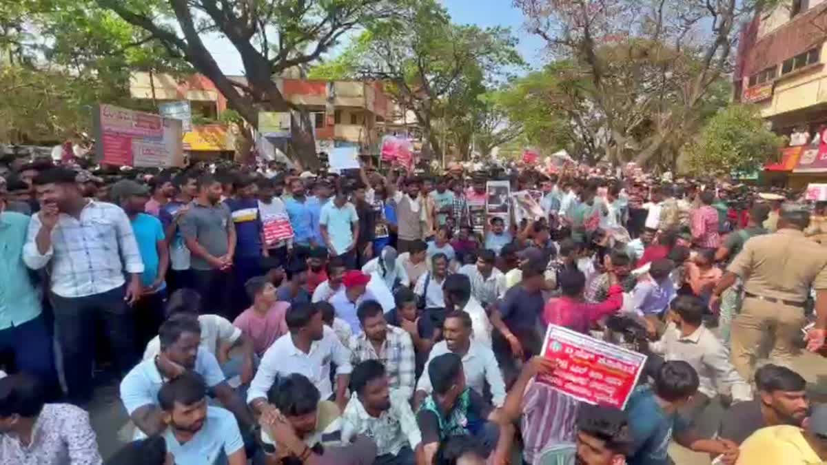 ಸರ್ಕಾರಿ ಹುದ್ದೆಗಳ ಭರ್ತಿಗಾಗಿ ಬೃಹತ್ ಪ್ರತಿಭಟನೆ