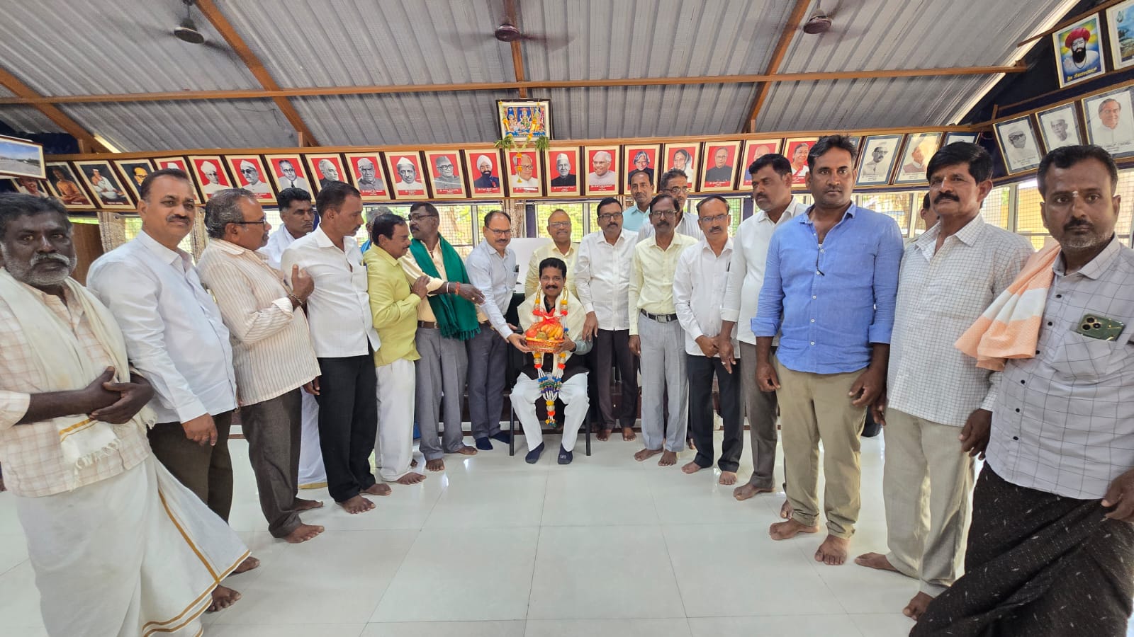 ಬೆಳೆ ವಿಮೆ ಪರಿಹಾರ ಜಮೆ, ರೈತರ ಪರ ಇದ್ದೇವೆ-ಶಾಸಕ ರಘುಮೂರ್ತಿ