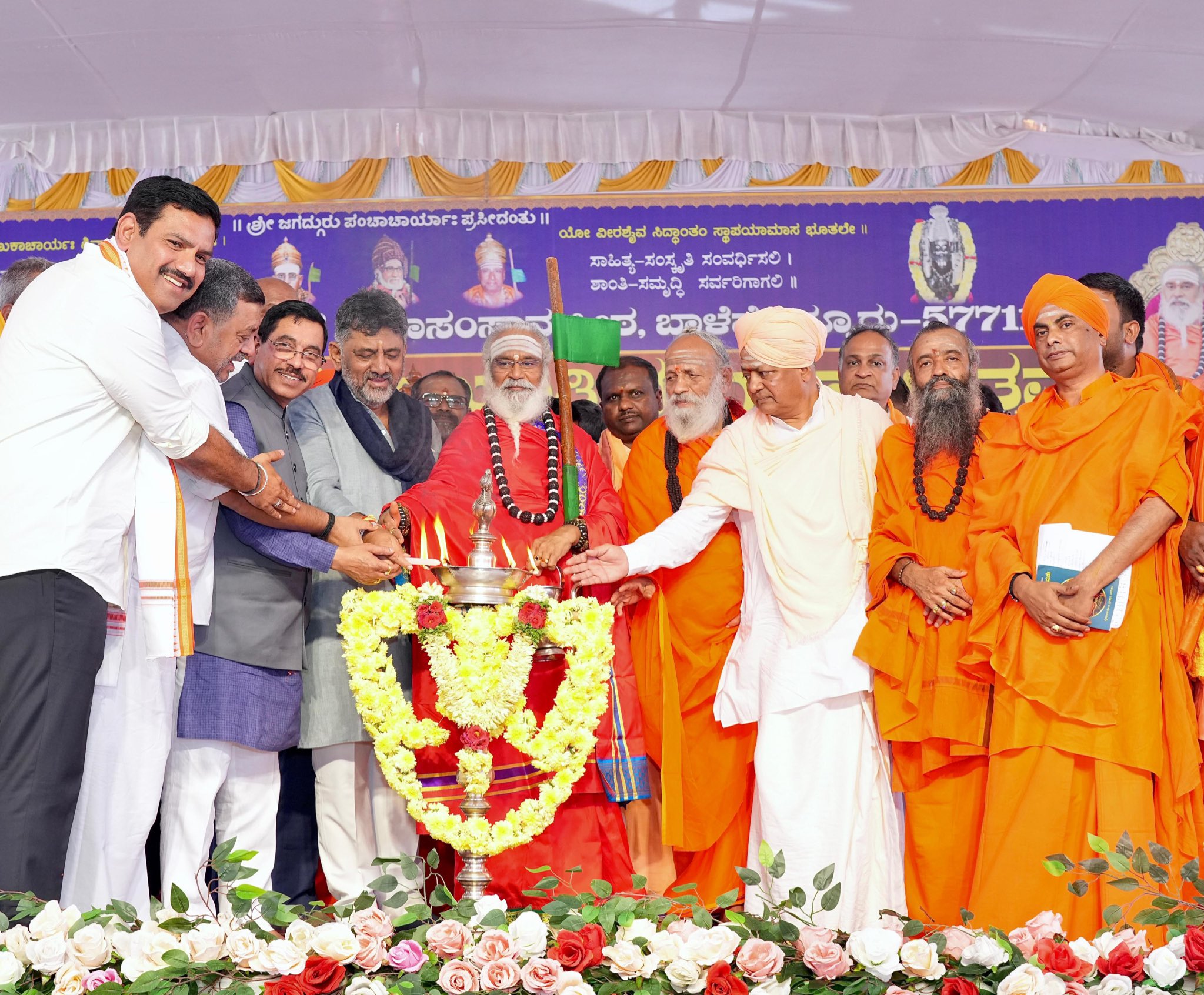 ರೇಣುಕಾಚಾರ್ಯರ ಬೋಧನೆಗಳೇ ನಮಗೆ ದಾರಿದೀಪ-ಡಿಕೆ ಶಿವಕುಮಾರ್