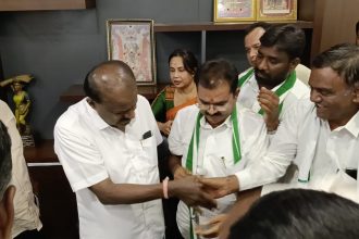 ಭದ್ರಾಗೆ 5300 ಕೋಟಿ ಹಲವು ಬೇಡಿಕೆ ಈಡೇರಿಗೆ ಒತ್ತಾಯಿಸಿ ಕುಮಾರಸ್ವಾಮಿಗೆ ಮನವಿ ಸಲ್ಲಿಸಿ ಜೆಡಿಎಸ್ ಮುಖಂಡರು