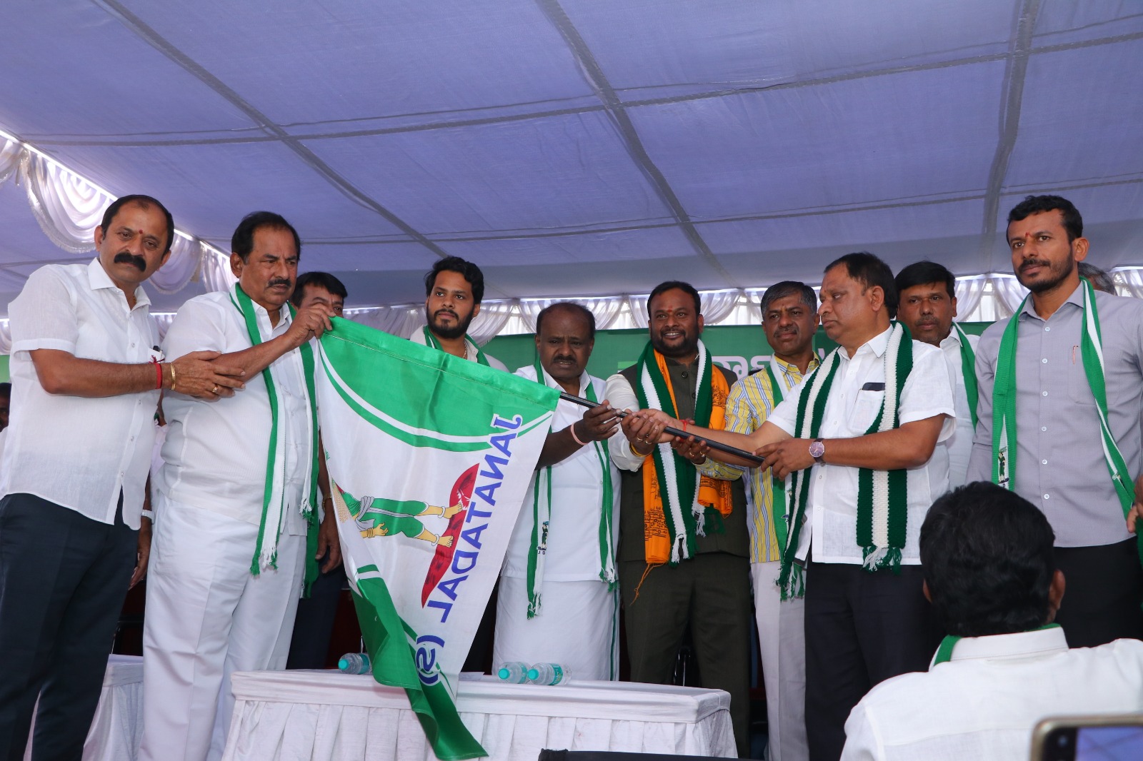 ಜೆಡಿಎಸ್ ಪಕ್ಷಕ್ಕೆ ಸೇರ್ಪಡೆಯಾದ ವಿವಿಧ ಪಕ್ಷಗಳ ಮುಖಂಡರು, ಕಾರ್ಯಕರ್ತರು