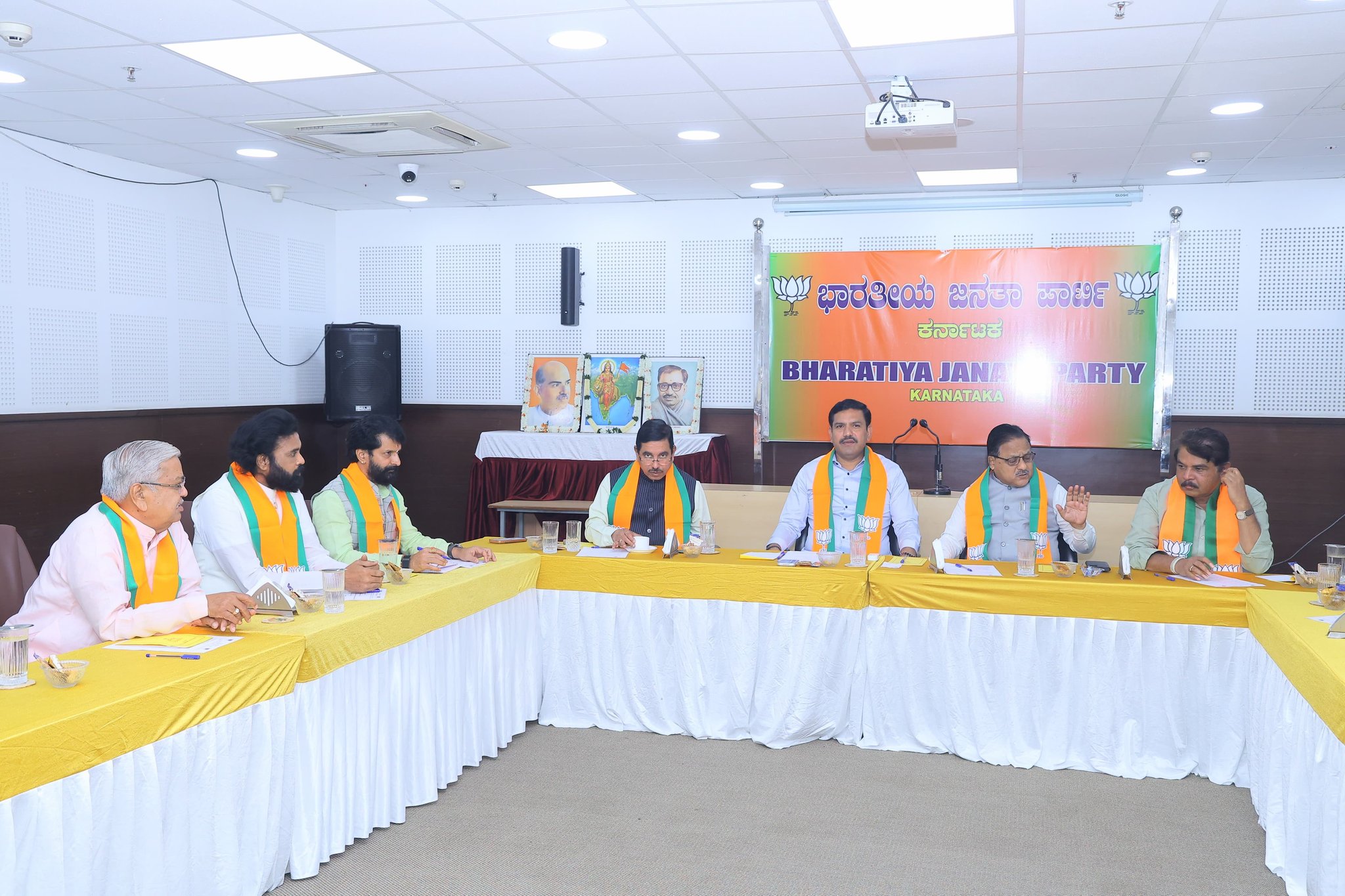 ಬಿಜೆಪಿಯ ಕೋರ್ ಕಮಿಟಿ ಸಭೆಯಲ್ಲಿ ಪಾಲ್ಗೊಂಡ ಸದಸ್ಯರು