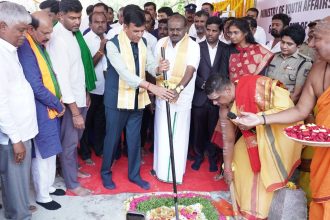 14 ಕೋಟಿ ವೆಚ್ಚದ ಸುಸಜ್ಜಿತ ಕ್ರೀಡಾಂಗಣಕ್ಕೆ ಚಾಲನೆ ನೀಡಿದ ಕೇಂದ್ರ ಸಚಿವರು