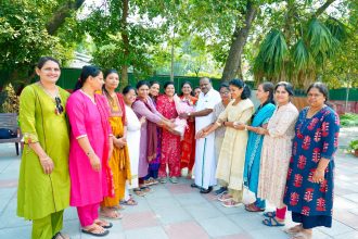 ರಾಷ್ಟ್ರೀಯ ವಾಲಿಬಾಲ್ ಟೂರ್ನಿ: ಕೇಂದ್ರ ಸಚಿವ ಹೆಚ್.ಡಿ. ಕುಮಾರಸ್ವಾಮಿ ಅವರನ್ನು ಭೇಟಿ ಮಾಡಿದ ಸಹೋದರಿಯರು