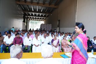 ಗ್ರಾಮೀಣ ಭಾಗದ ಜನರೊಂದಿಗೆ ಸಂಸದೆ ಡಾ. ಪ್ರಭಾ ಮಲ್ಲಿಕಾರ್ಜುನ್ ಸಭೆ