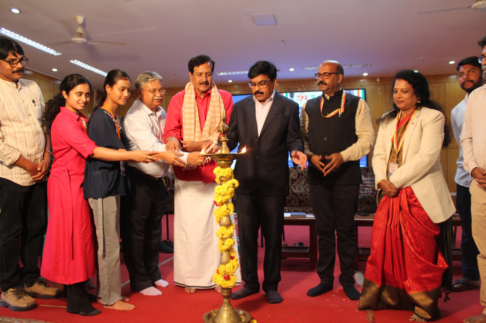 ಪ್ರಜಾಪ್ರಭುತ್ವದಲ್ಲಿ ವ್ಯಕ್ತಿ ಪೂಜೆ ಸಲ್ಲದು, ಸಂಸದೀಯ ವ್ಯವಸ್ಥೆಯೇ ಶಕ್ತಿ: ವೈ.ಎಸ್.ವಿ. ದತ್ತ