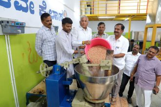 ಸಿದ್ದಗಂಗಾ ಆಯಿಲ್ ಮಿಲ್‌ಗೆ ಕೇಂದ್ರ ಸಚಿವ ಸೋಮಣ್ಣ ಭೇಟಿ