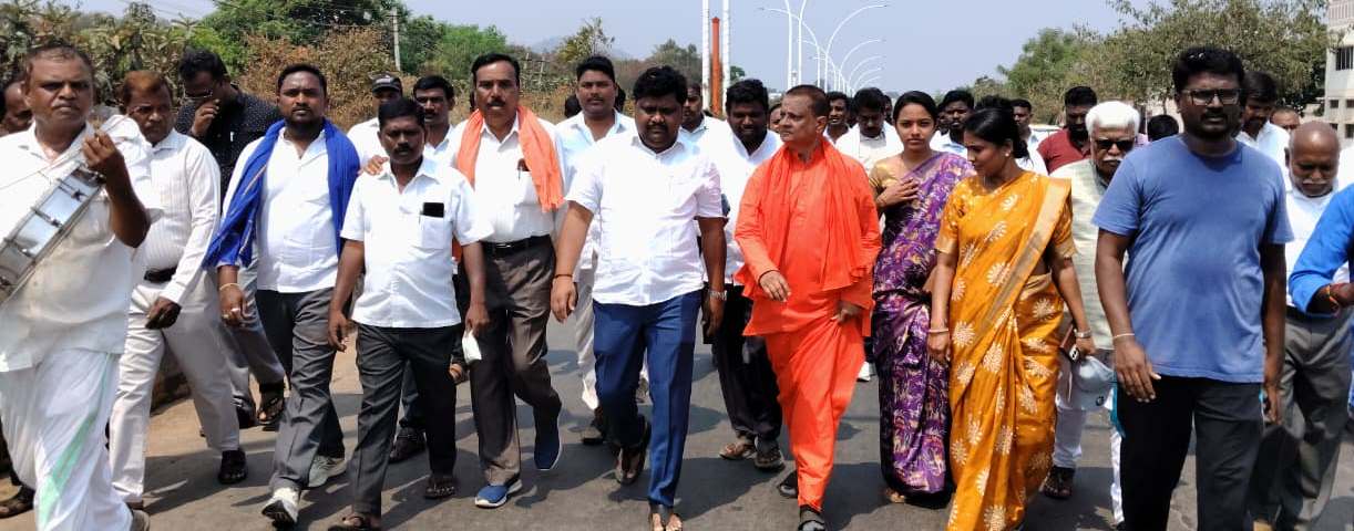 ಒಳ ಮೀಸಲಾತಿ ಜಾರಿಗಾಗಿ ಪಾದಯಾತ್ರೆ ಆರಂಭಿಸಿರುವ ಷಡಾಕ್ಷರಮುನಿ ಸ್ವಾಮೀಜಿ