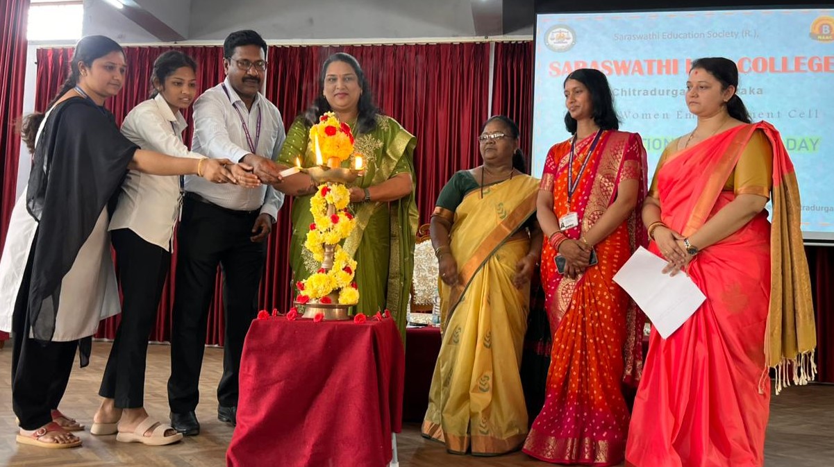 ಮಹಿಳೆಯರು ಆರ್ಥಿಕವಾಗಿ ಸ್ವಾವಲಂಬಿಗಳಾಗಬೇಕು- ಪುಷ್ಪಲತಾ ಭಾವಿಮಠ