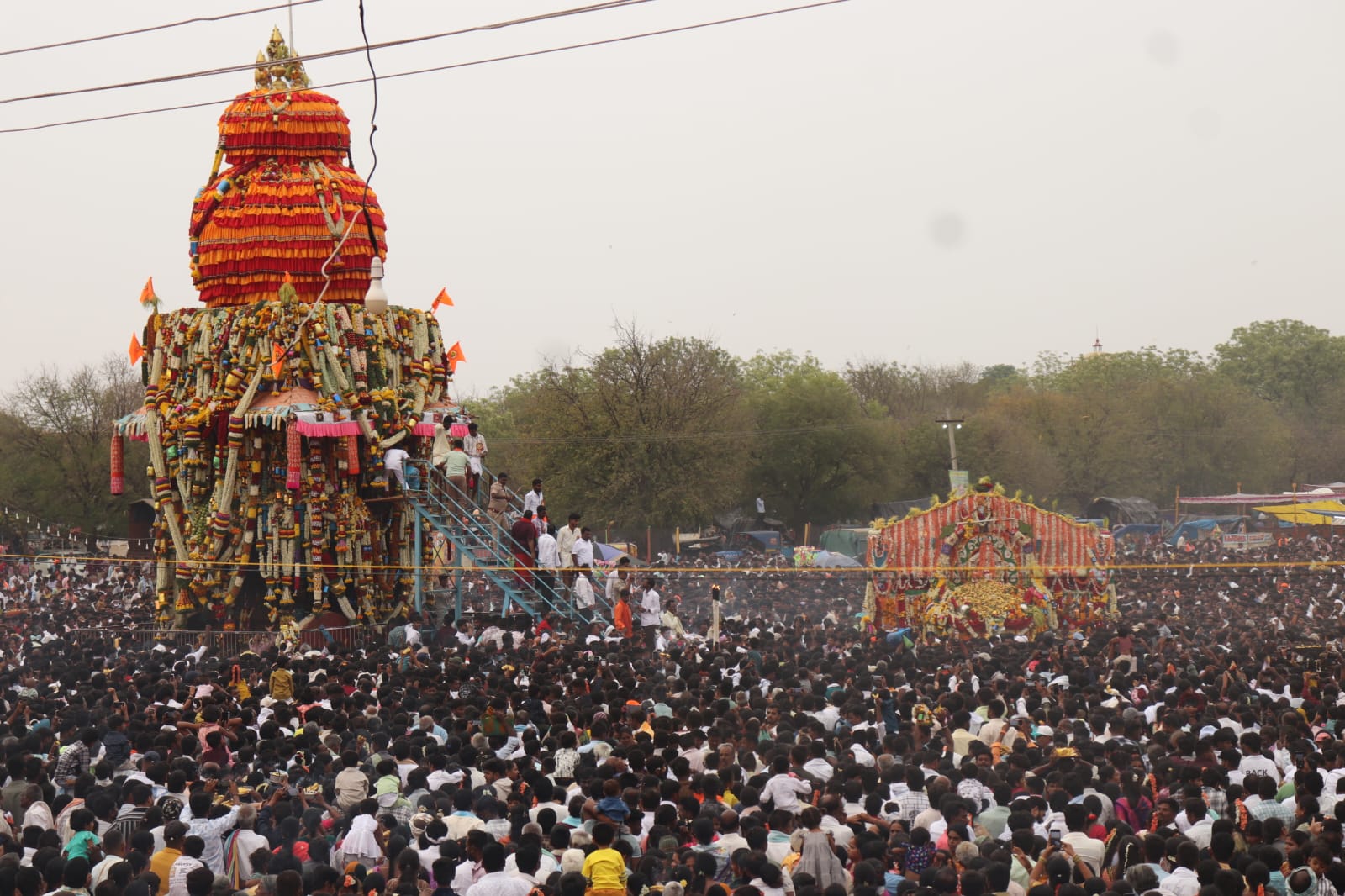 ವದ್ದಿಕೆರೆ ಸಿದ್ಧೇಶ್ವರ ಸ್ವಾಮಿ ಬ್ರಹ್ಮ ರಥೋತ್ಸವ: ಭಕ್ತರ ಸಾಗರದ ನಡುವೆ ಅದ್ಧೂರಿ ಚಾಲನೆ