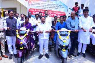 ವಿಶೇಷ ಚೇತನರಿಗೆ ತ್ರಿಚಕ್ರ ವಾಹನಗಳ ವಿತರಣೆ