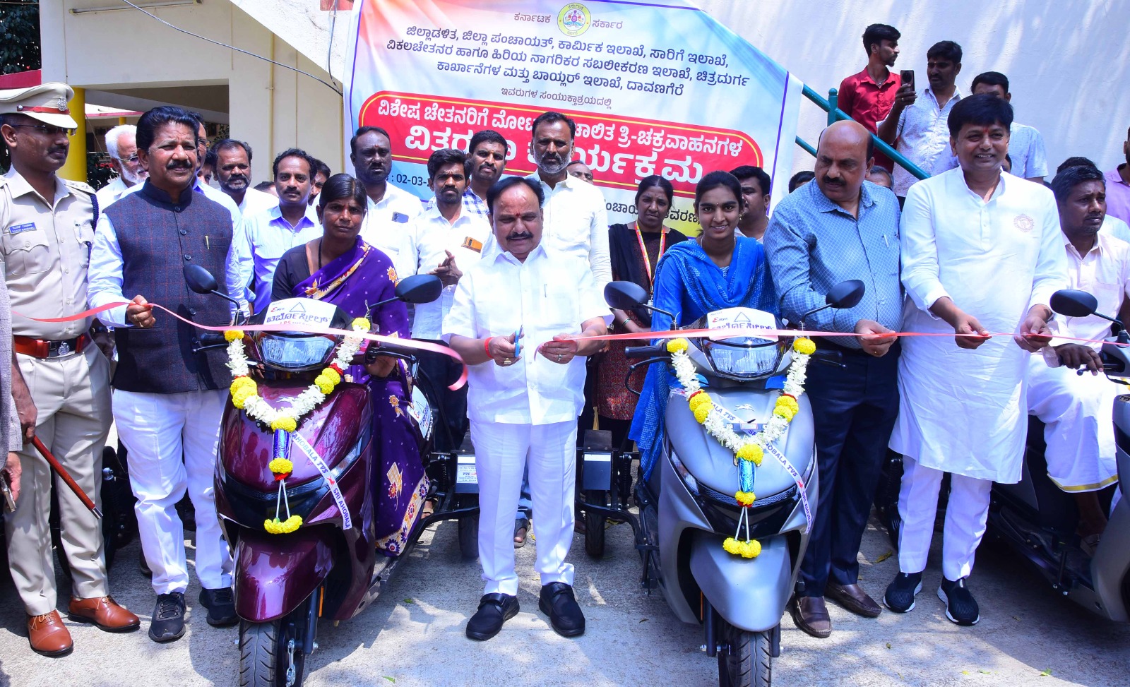 ವಿಶೇಷ ಚೇತನರಿಗೆ ತ್ರಿಚಕ್ರ ವಾಹನಗಳ ವಿತರಣೆ