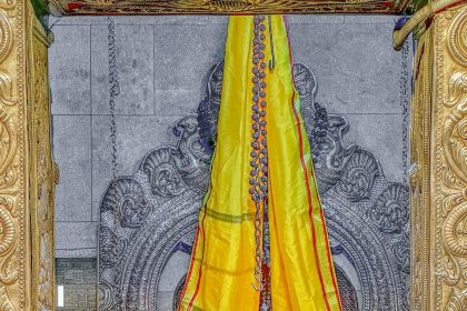 ಕಾಶಿ ಹಂಪಿಯ ವಿರೂಪಾಕ್ಷನಿಗೂ ತಟ್ಟಿದ ರಕ್ತ ಚಂದ್ರಗ್ರಹಣ