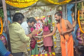 ಗ್ರಾಮ ದೇವತೆ ಶ್ರೀ ಕನಕ ದುರ್ಗಮ್ಮ ದೇವಿಗೆ ಕಾಂಗ್ರೆಸ್ ನಾಯಕರಿಂದ ಅರ್ಚನೆ