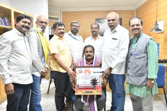 ಸಿಎಂ ಮಾಧ್ಯಮ ಸಲಹೆಗಾರ ಕೆ.ವಿ.ಪ್ರಭಾಕರ್ ಗೆ ಗಾಂಧಿ ಪುರಸ್ಕಾರ ಪ್ರದಾನ