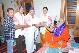 ಕೇದಾರ ಪಂಚಪೀಠದ ಜಗದ್ಗುರುಗಳನ್ನು ಭೇಟಿ ಮಾಡಿದ ಡಾ.ಪ್ರಭಾ ಕುಟುಂಬ