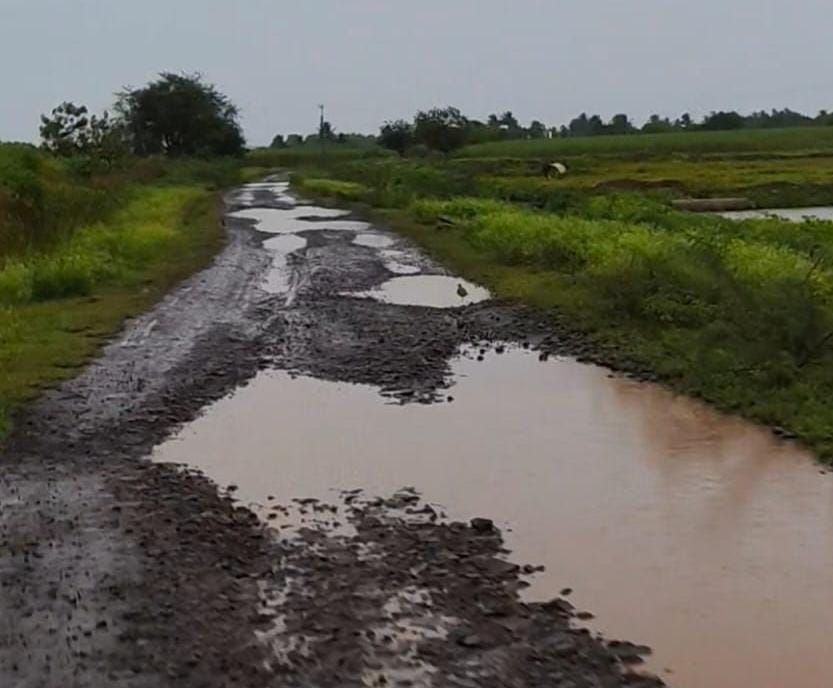 ಹದಗೆಟ್ಟ ರಸ್ತೆಗೆ ದಶಕ, ಇನ್ನು ಯಾವಾಗ ದುರಸ್ತಿ ಭಾಗ್ಯ..? ಗ್ರಾಮಸ್ಥರ ನರಕ ಸದೃಶ್ಯ ಕೇಳೋರ್ಯಾರು..!?