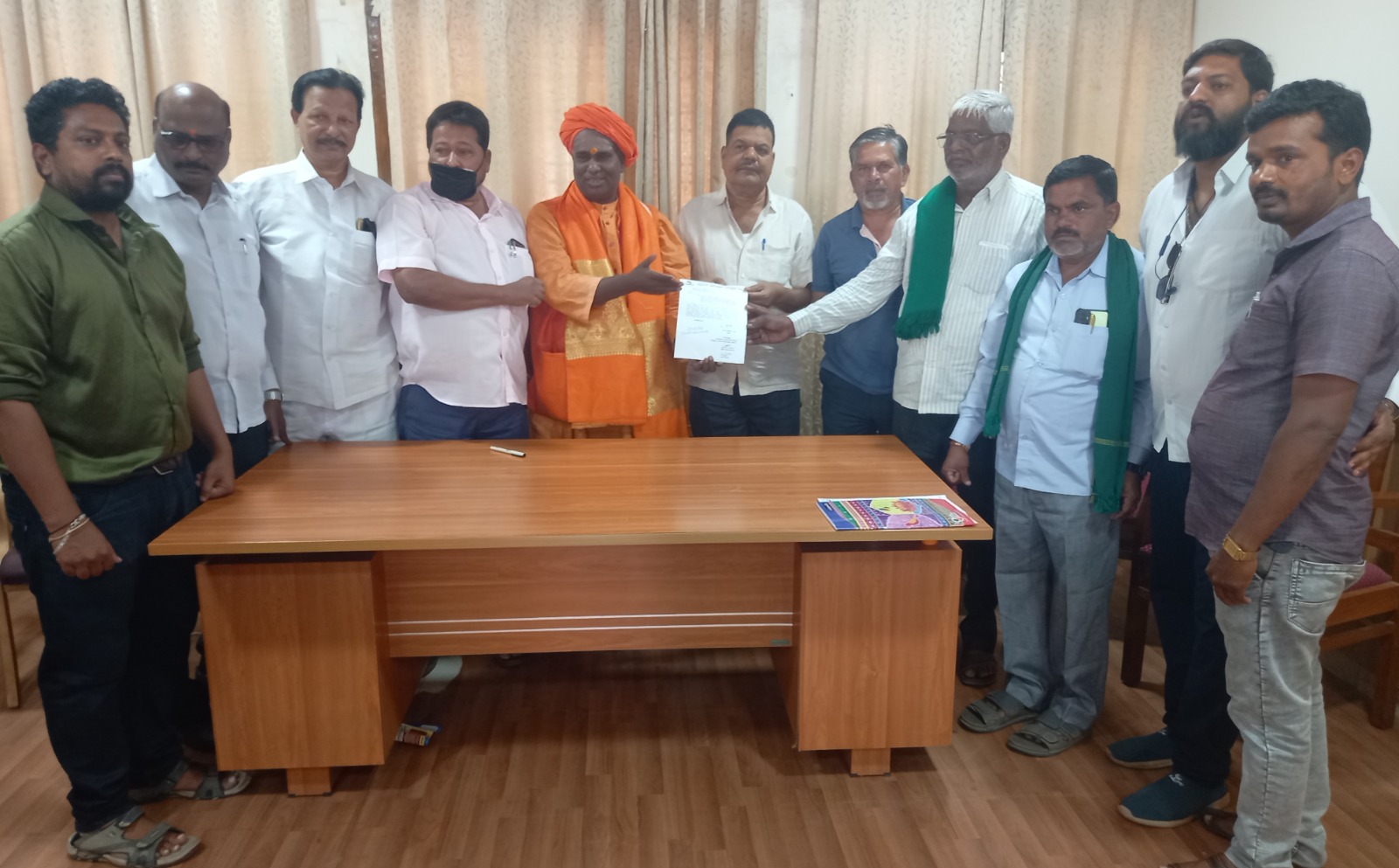 ರೈತ ಮುಖಂಡನ ಚಿಕಿತ್ಸೆ ವೆಚ್ಚ ಭರಿಸಬೇಕು-ಛಲವಾದಿಶ್ರೀ