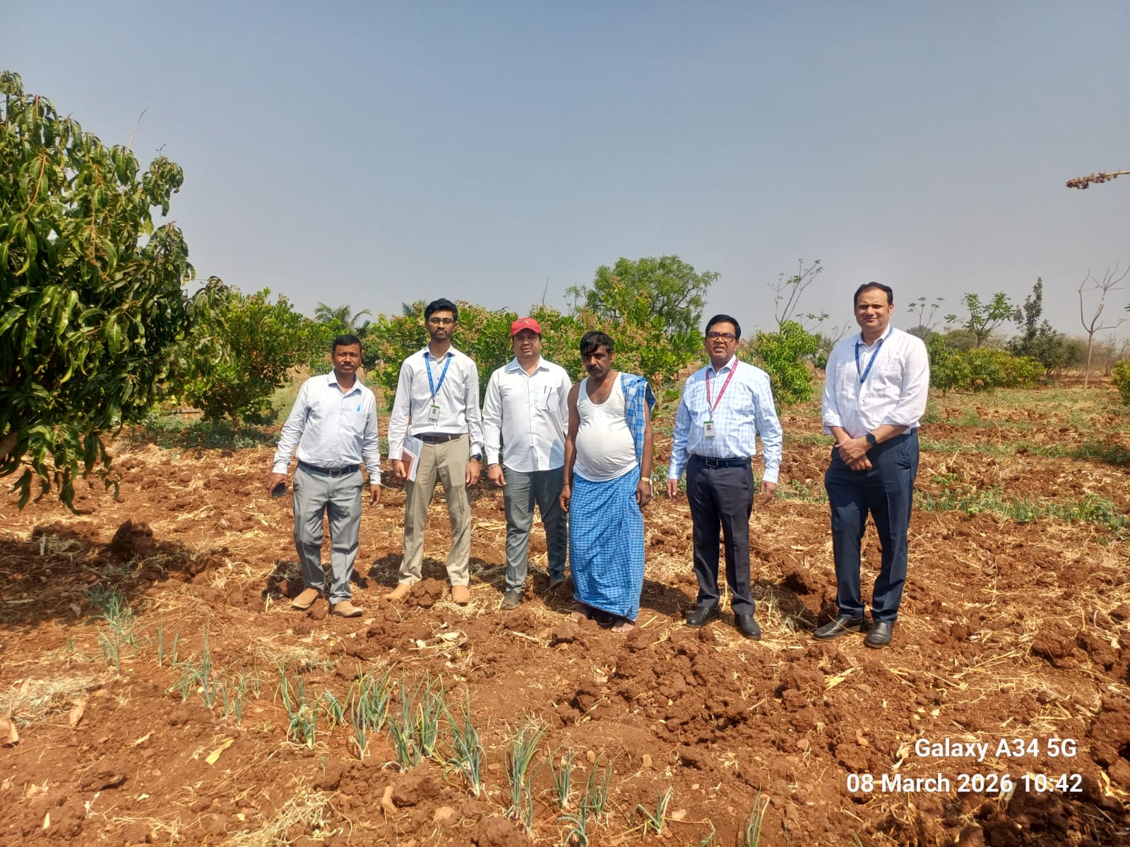 ರೈತರ ತಾಕುಗಳಿಗೆ ಭೇಟಿ ನೀಡಿ ಪರಿಶೀಲಿಸಿದ ನಬಾರ್ಡ್ ಮುಖ್ಯ ಪ್ರಧಾನ ವ್ಯವಸ್ಥಾಪಕರು