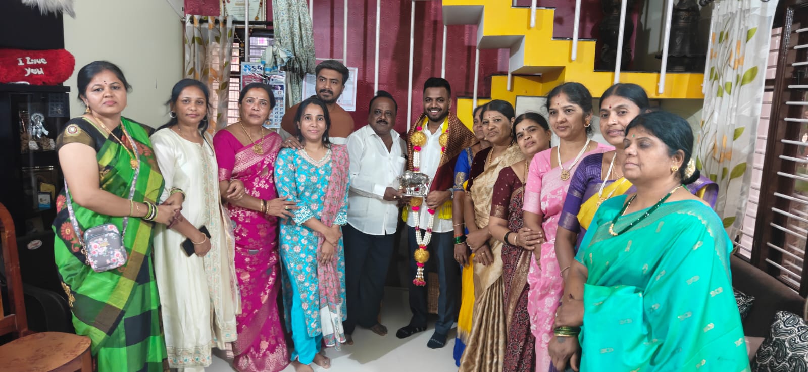 ಒಕ್ಕಲಿಗ ಮಹಿಳಾ ಘಟಕದಿಂದ ಮುಖಂಡ ಸತೀಶ್ ಗೌಡರಿಗೆ ಸನ್ಮಾನ