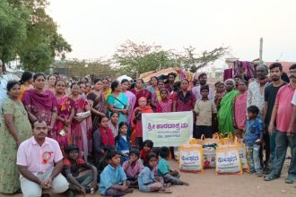 ಕೊರಮ ಜನಾಂಗದ ಅಲೆಮಾರಿಗಳಿಗೆ ದಿನಸಿ ಕಿಟ್ ವಿತರಣೆ 